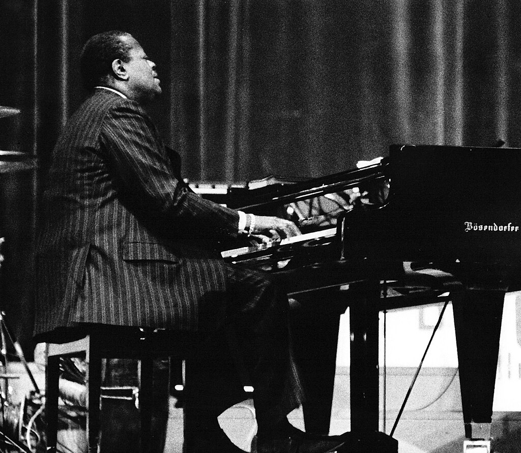 Oscar Peterson al piano