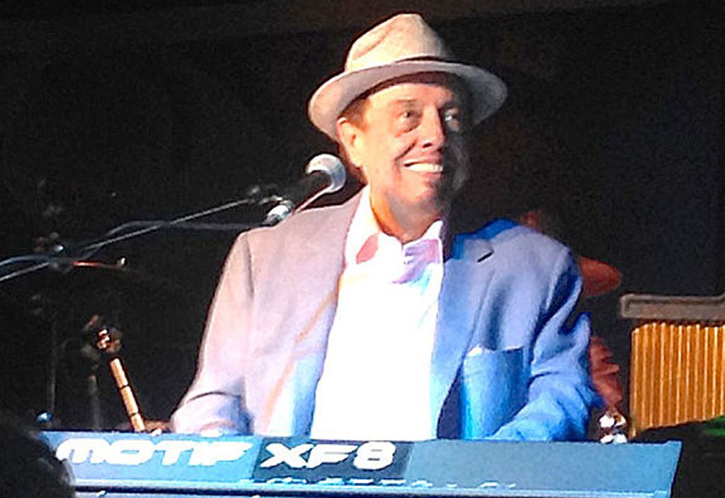 Sergio Mendes alla tastiera